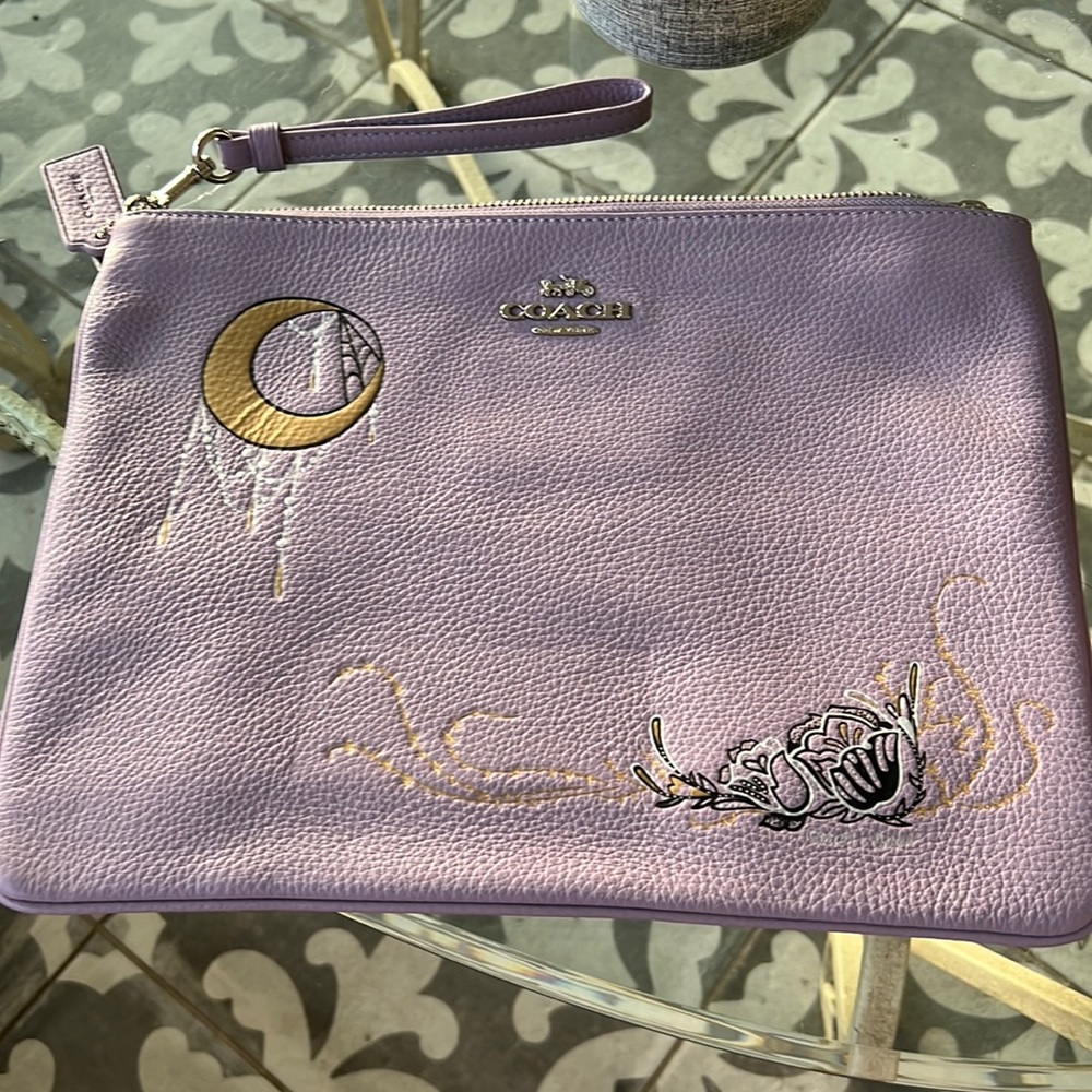 NWT coach Chelsea large leather pouch